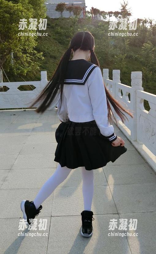 每一张西尔酱的连衣裙美图都像在偷走我的灵魂，欲罢不能下载中