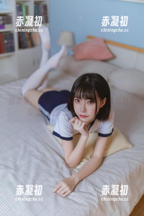 图库里，许岚LAN的黑丝制服，我徘徊了良久，就是想不起来做什么！