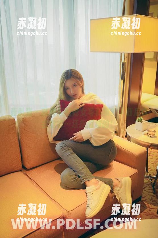 轰趴猫 - 陈雅漫的修女写真集？下载后你会觉得…还挺有趣的！