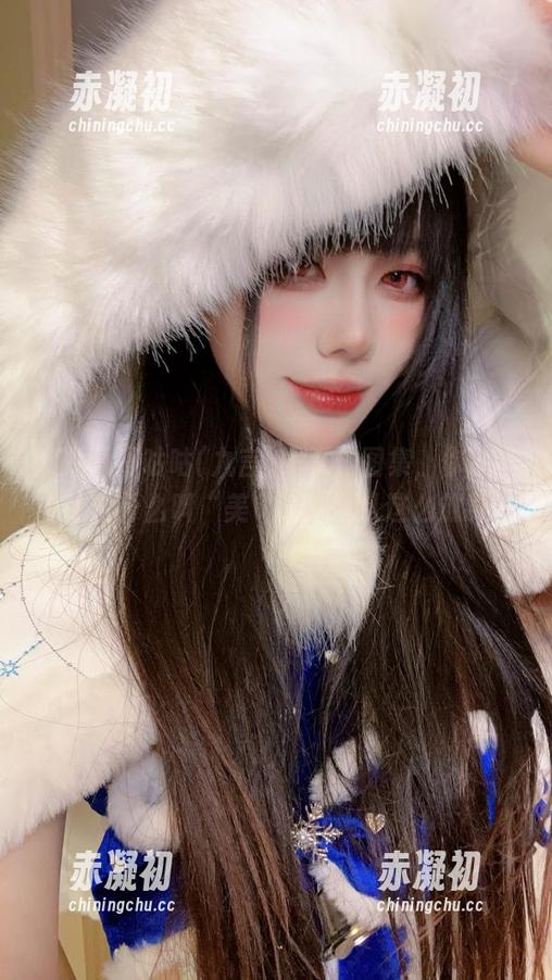 阿九从不咕咕(九言)的夏日图集，你会渐渐明白什么叫“美”竟然可以这么放肆。