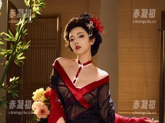 坐在树下的雯妹不讲道理，户外私拍玩出新花样，美图你值得拥有！