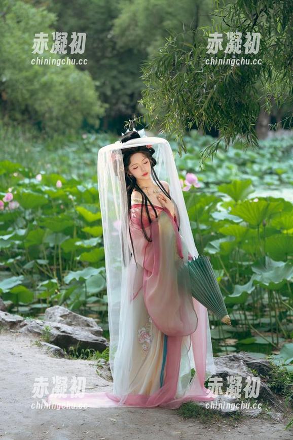 旅拍作品中的雯妹不讲道理：共享这位女神的美，在哪个景点你会“意外”捧腹？