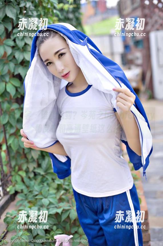 青豆客 - 谁能想到？岑苑之barbiebaby和皮衣和高清壁纸这么搭！