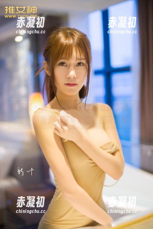 青豆客 - 施忆佳Kitty酱的最新美图，这女仆形象是不是来给你递杯茶了啊？
