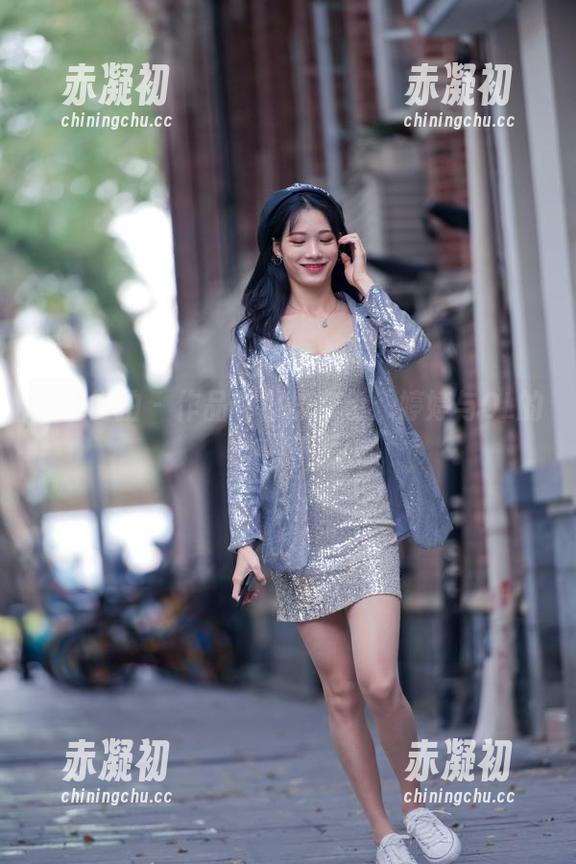 魔镜街拍 - 作品中那抹灰色：婷婷与OL的休闲午后